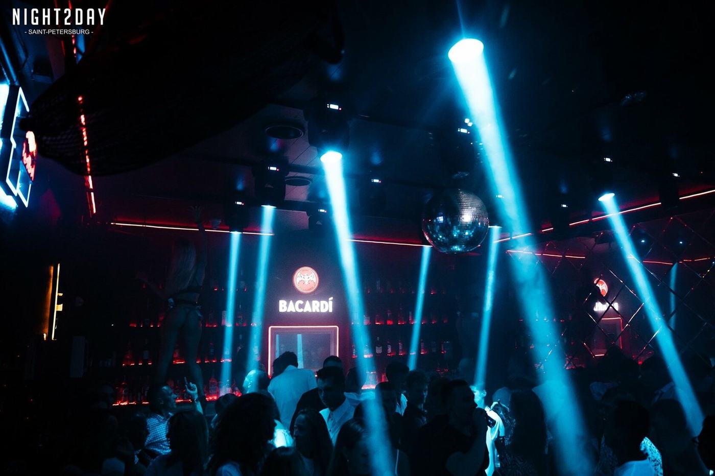 Lomonosov bar — Интерьер зала (фото с сайта)